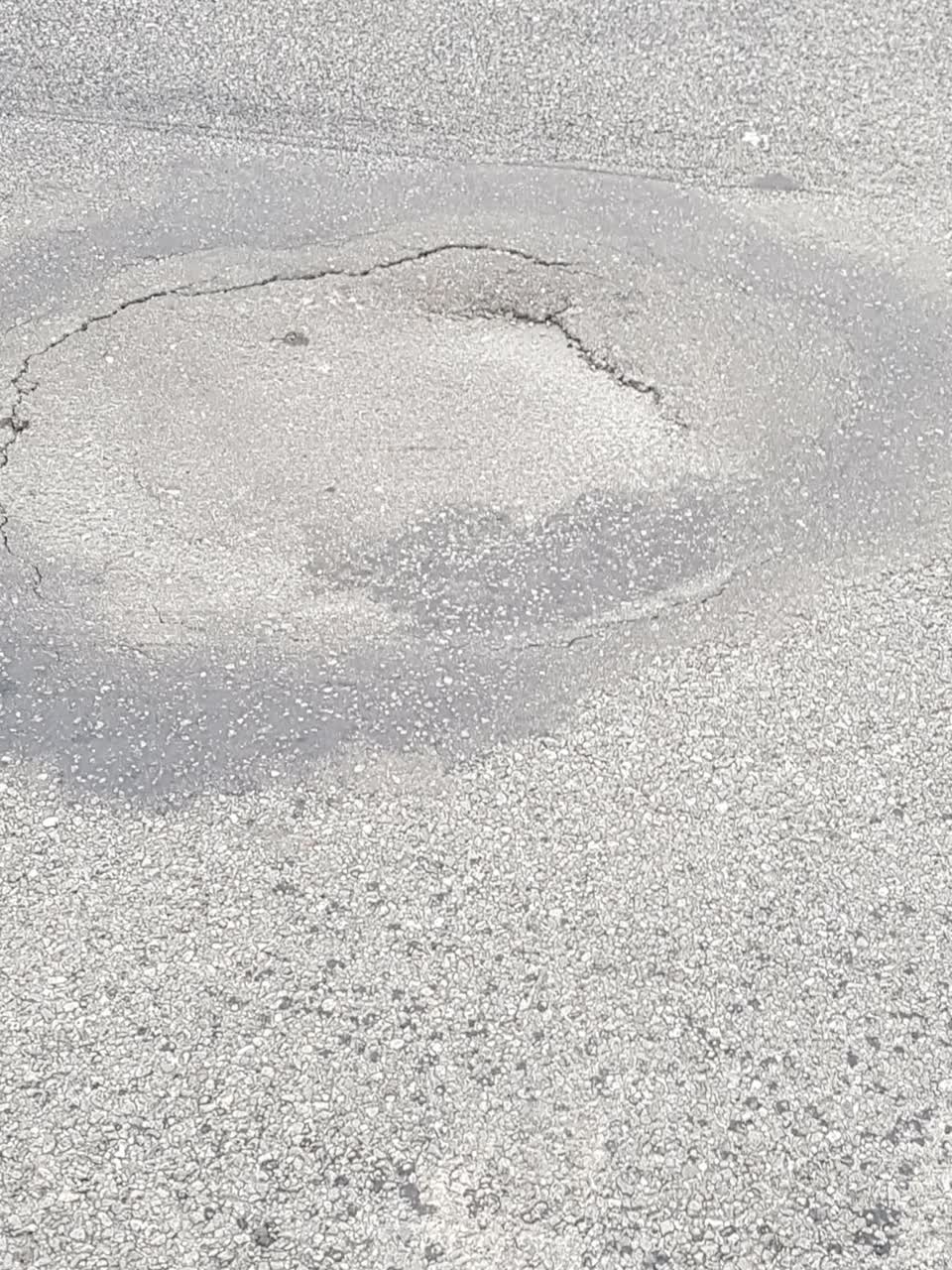 The photograph attached to this roading/streets report