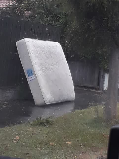 Rubbish/Recycling, a report photo