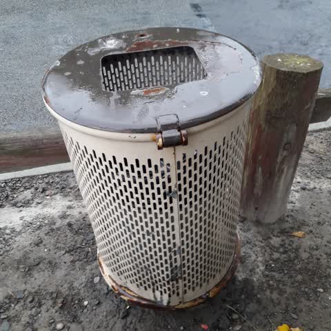 Rubbish/Recycling, a report photo
