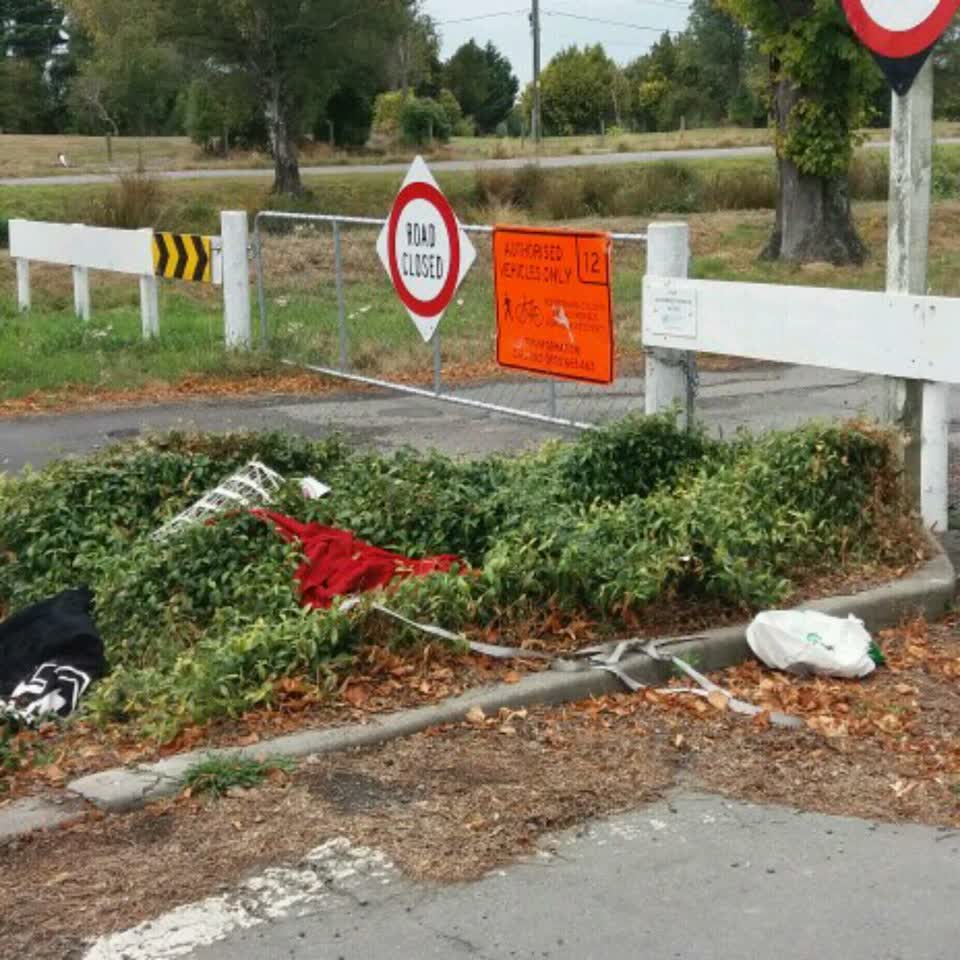 The photograph attached to this rubbish/recycling report