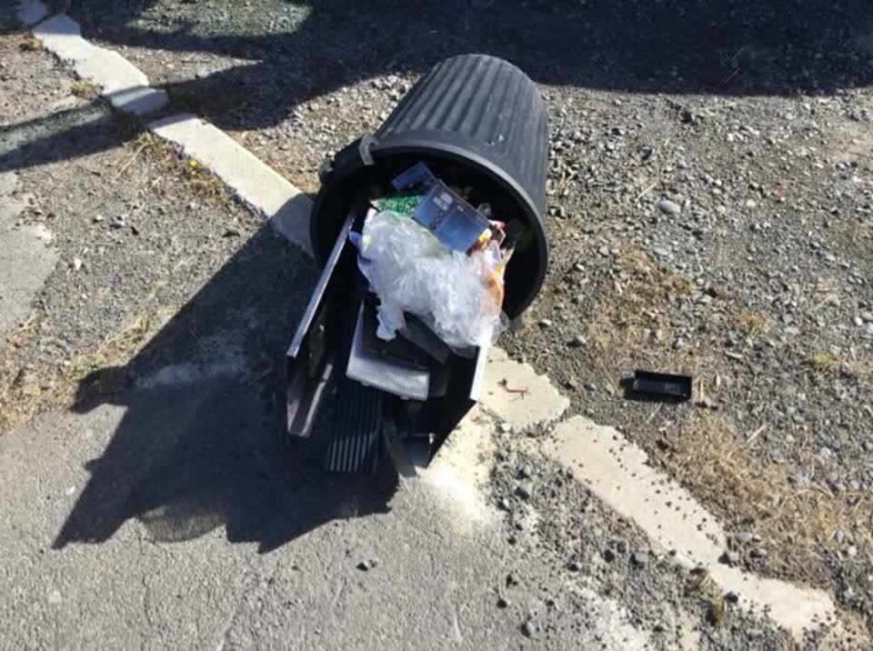 The photograph attached to this rubbish/recycling report