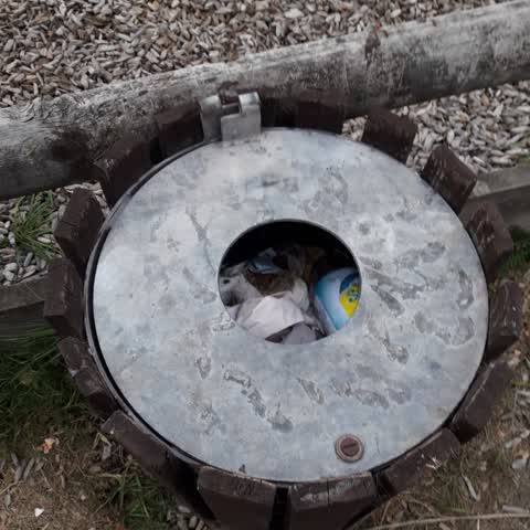 Rubbish/Recycling, a report photo