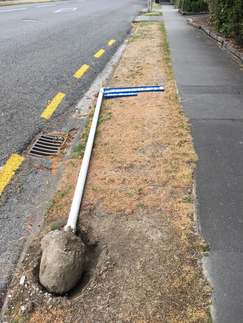 The photograph attached to this roading/streets report