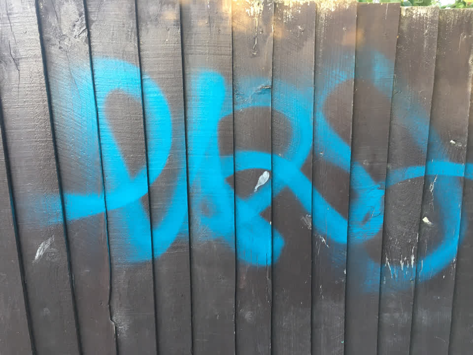 The photograph attached to this graffiti report
