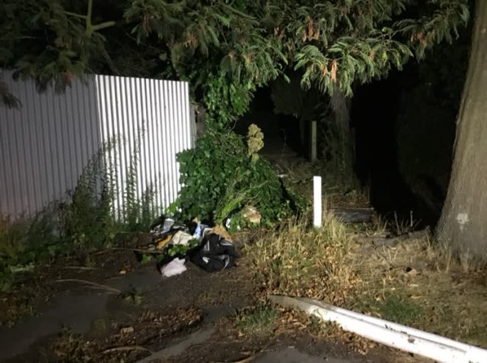 The photograph attached to this rubbish/recycling report