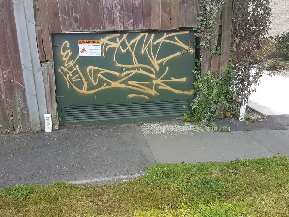 The photograph attached to this graffiti report