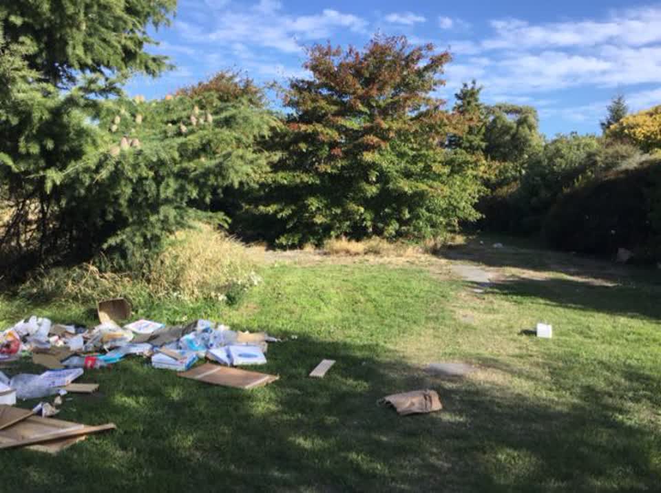 The photograph attached to this rubbish/recycling report