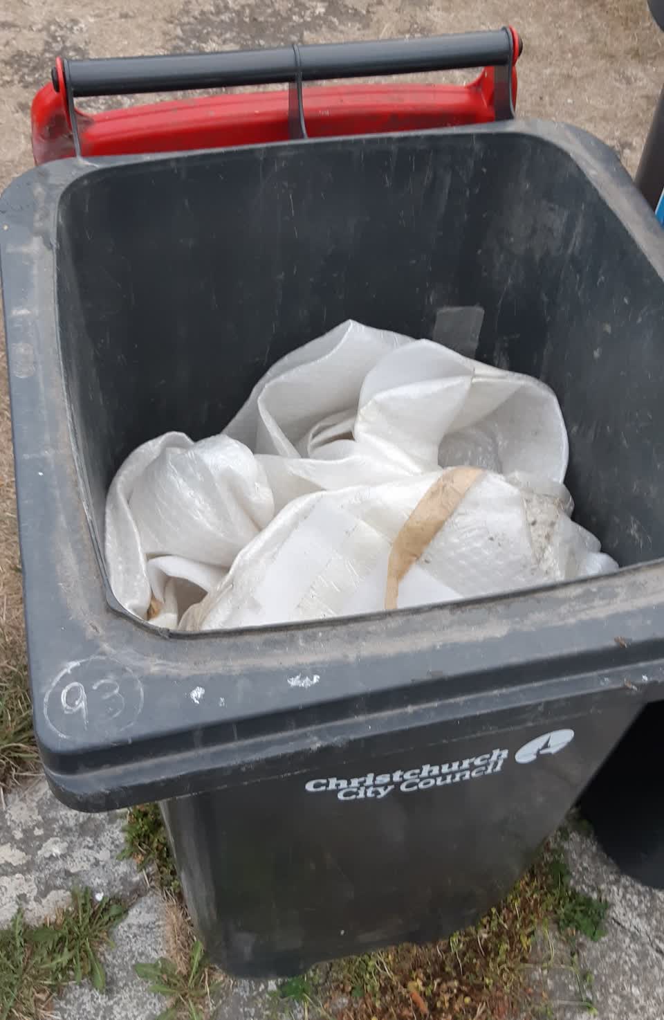 The photograph attached to this rubbish/recycling report