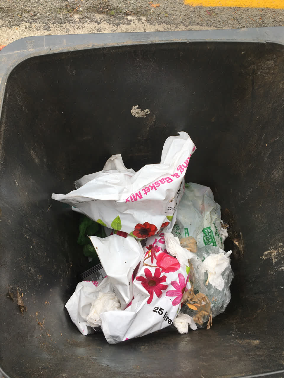 The photograph attached to this rubbish/recycling report