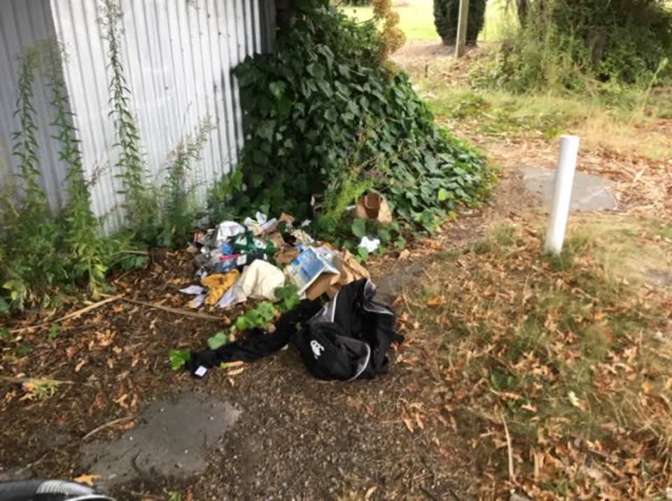 The photograph attached to this rubbish/recycling report