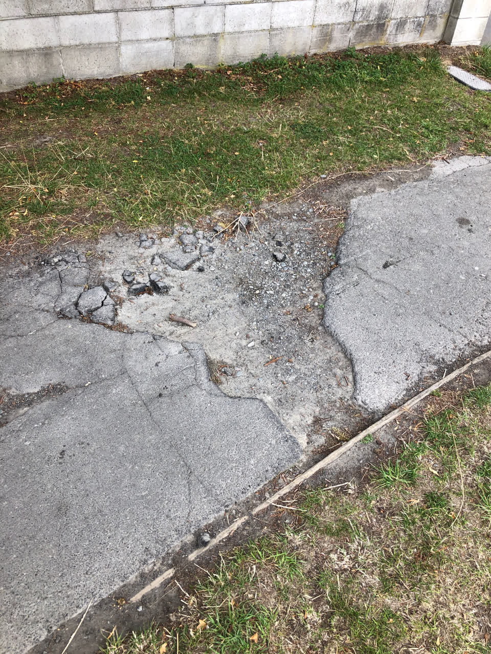 The photograph attached to this roading/streets report