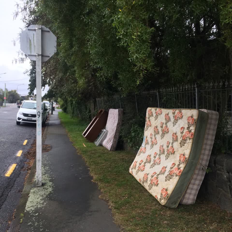 The photograph attached to this rubbish/recycling report