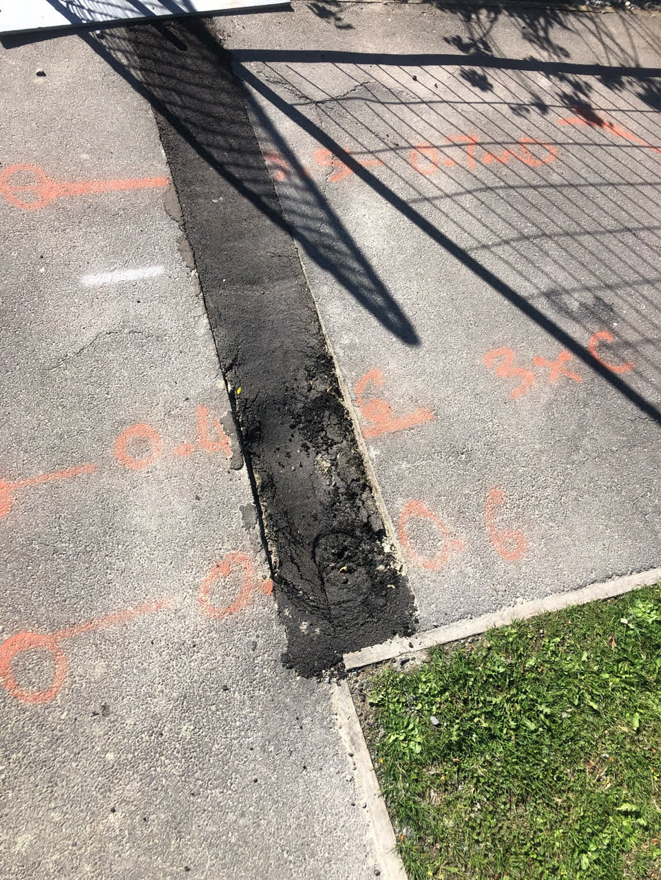 The photograph attached to this roading/streets report