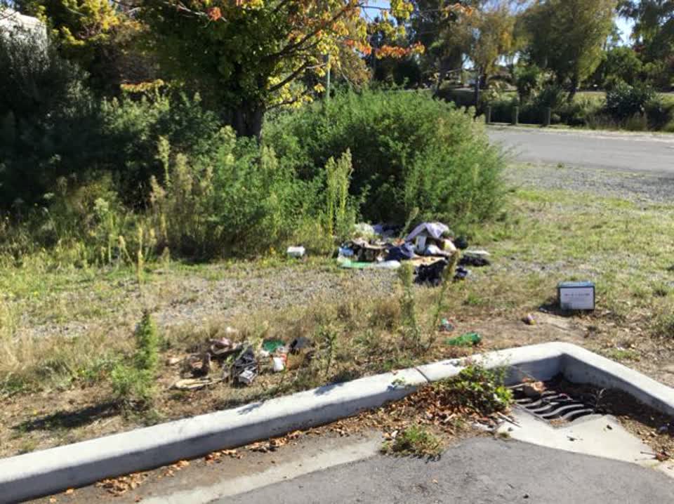 The photograph attached to this rubbish/recycling report