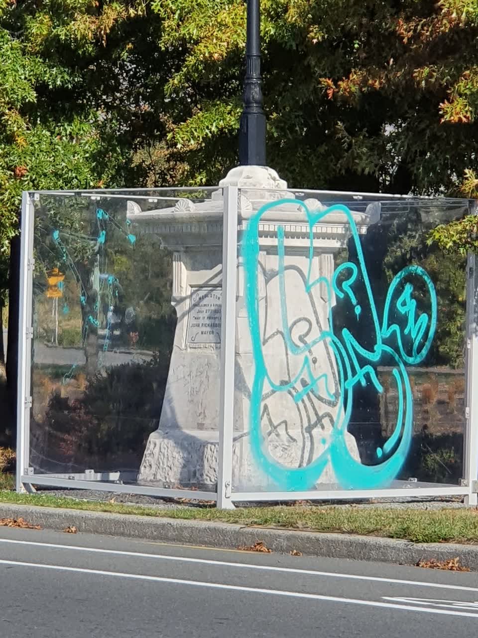 The photograph attached to this graffiti report