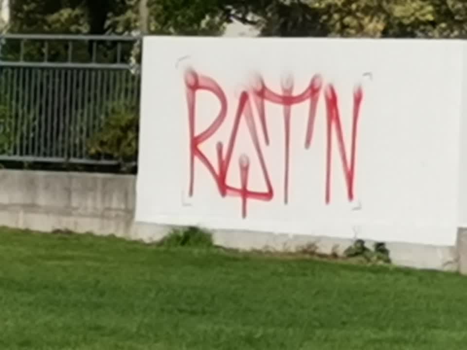 The photograph attached to this graffiti report