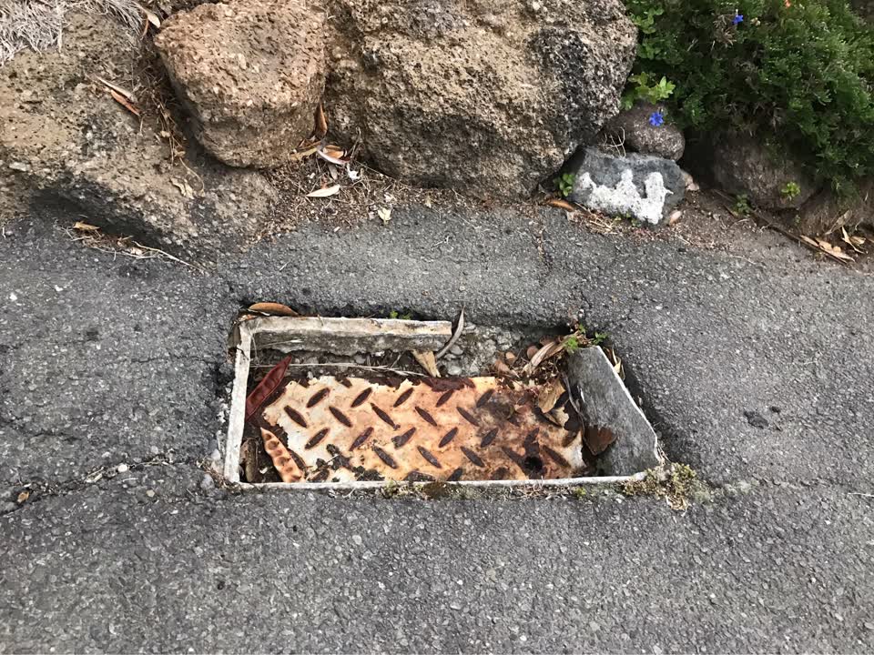 The photograph attached to this roading/streets report