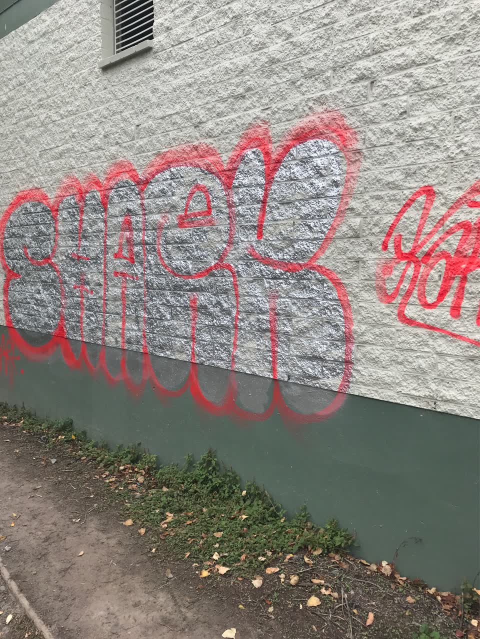 The photograph attached to this graffiti report