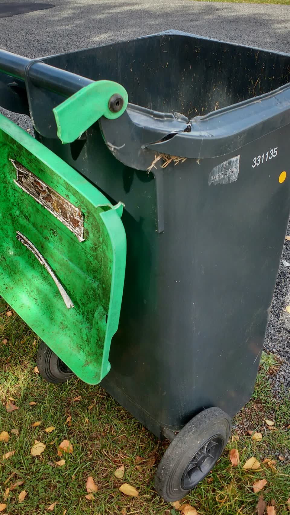 The photograph attached to this rubbish/recycling report