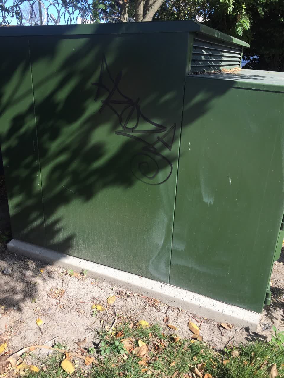 The photograph attached to this graffiti report