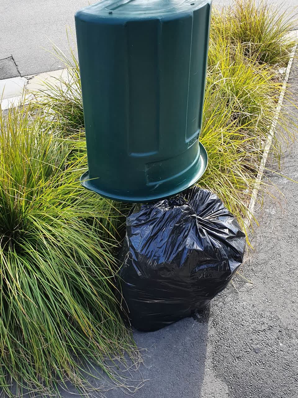 The photograph attached to this rubbish/recycling report