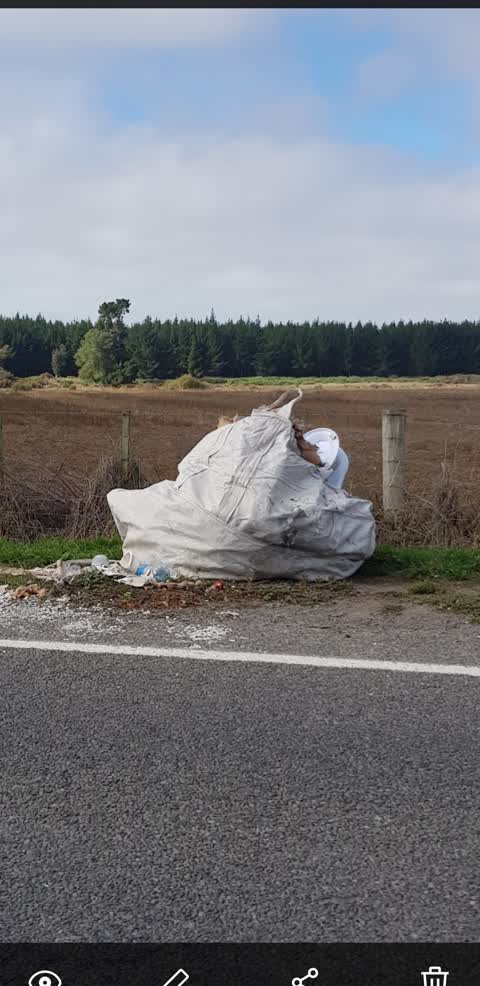 Rubbish/Recycling, a report photo