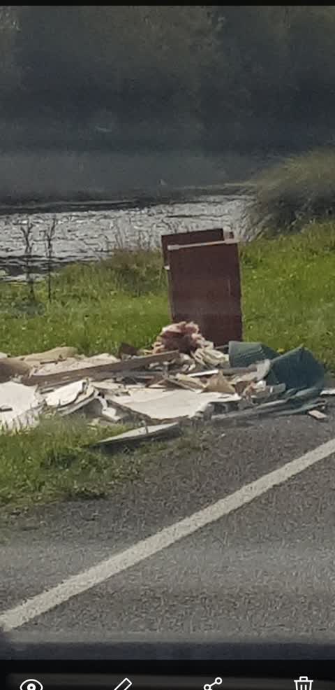 Rubbish/Recycling, a report photo