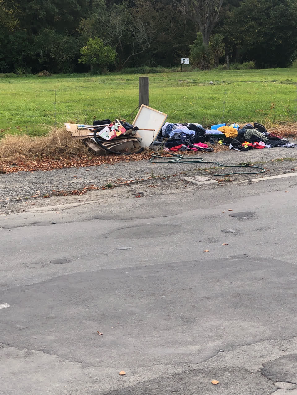 The photograph attached to this rubbish/recycling report