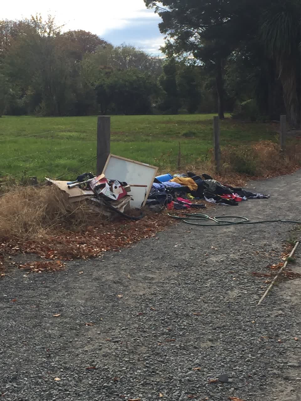 The photograph attached to this rubbish/recycling report