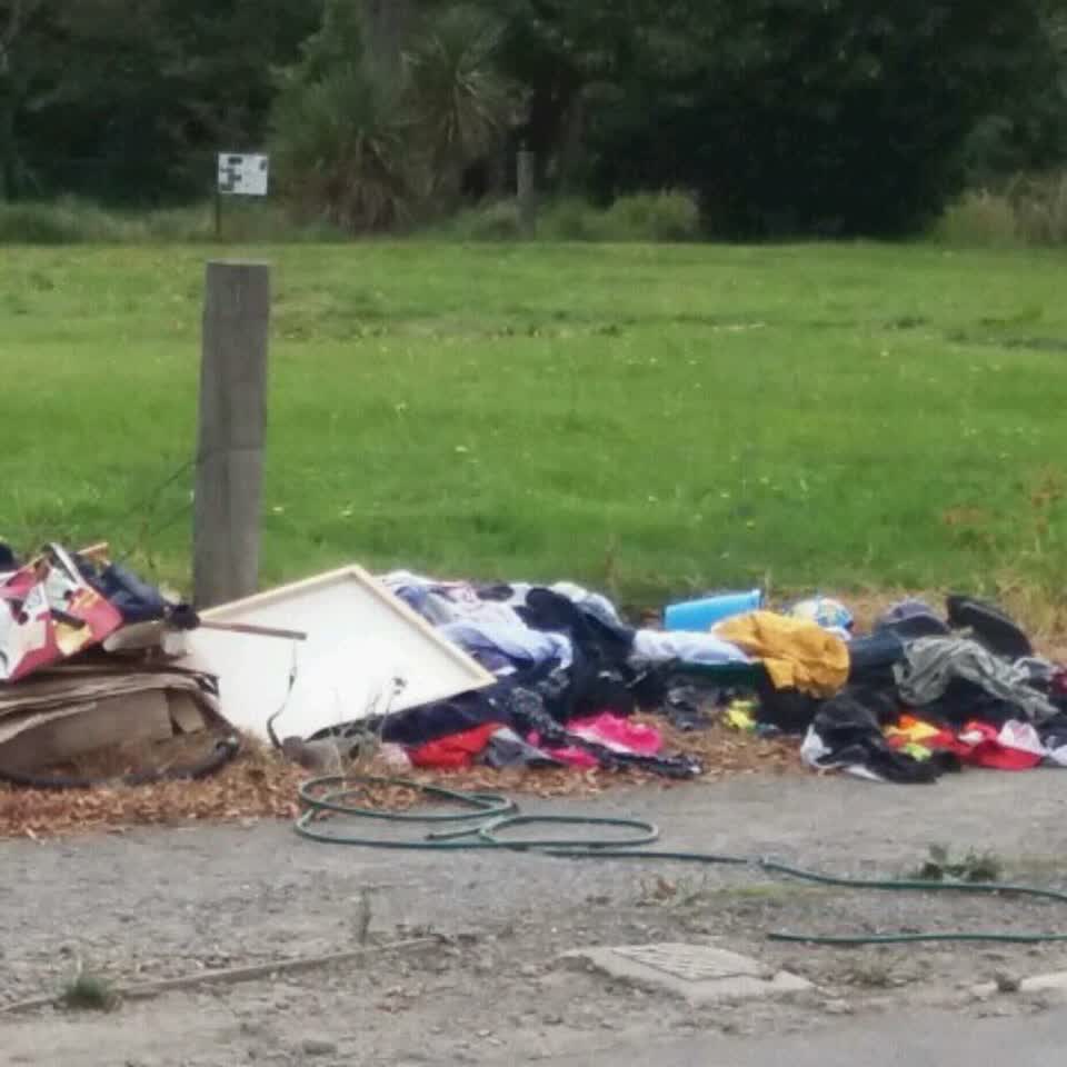 The photograph attached to this rubbish/recycling report