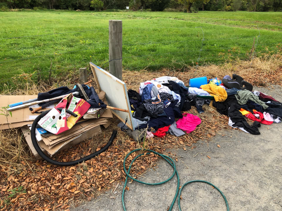 The photograph attached to this rubbish/recycling report