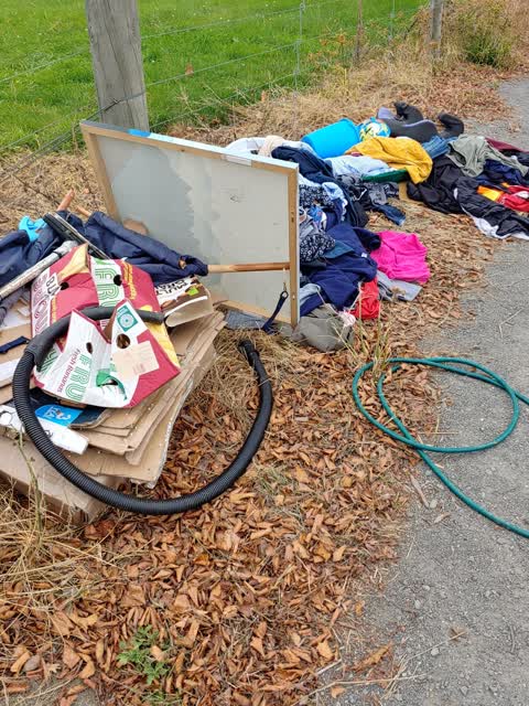 Rubbish/Recycling, a report photo
