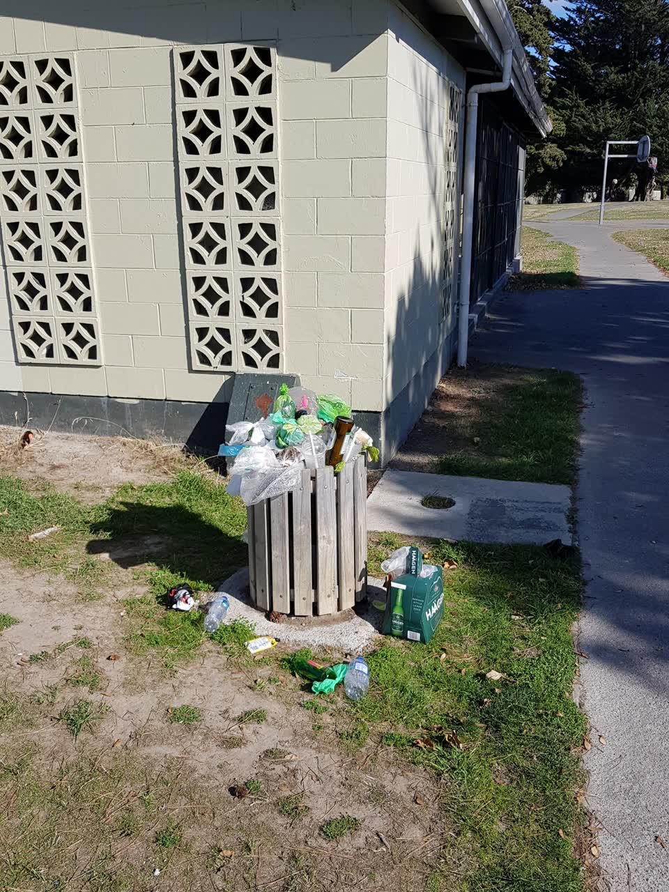 The photograph attached to this rubbish/recycling report