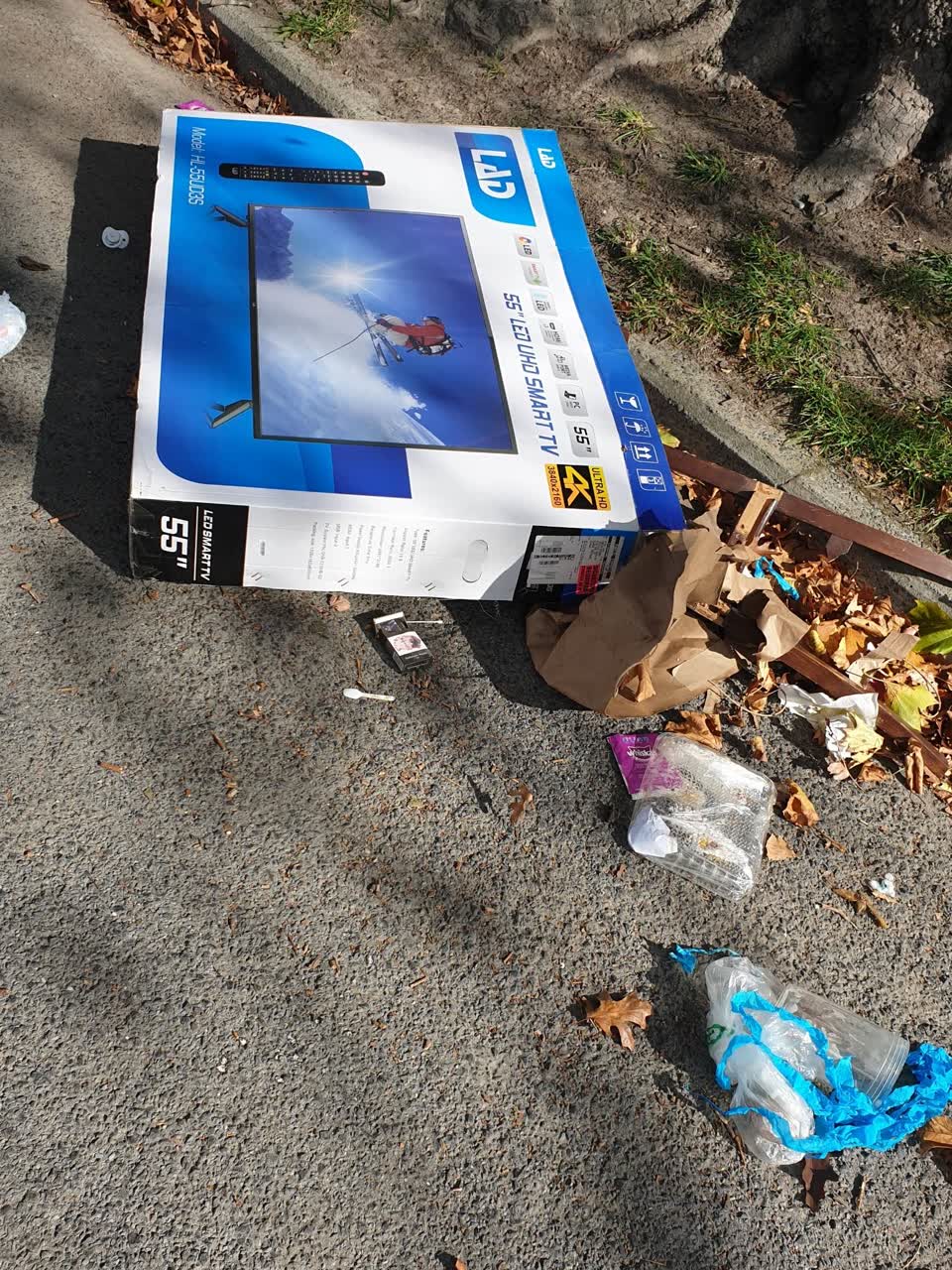 The photograph attached to this rubbish/recycling report
