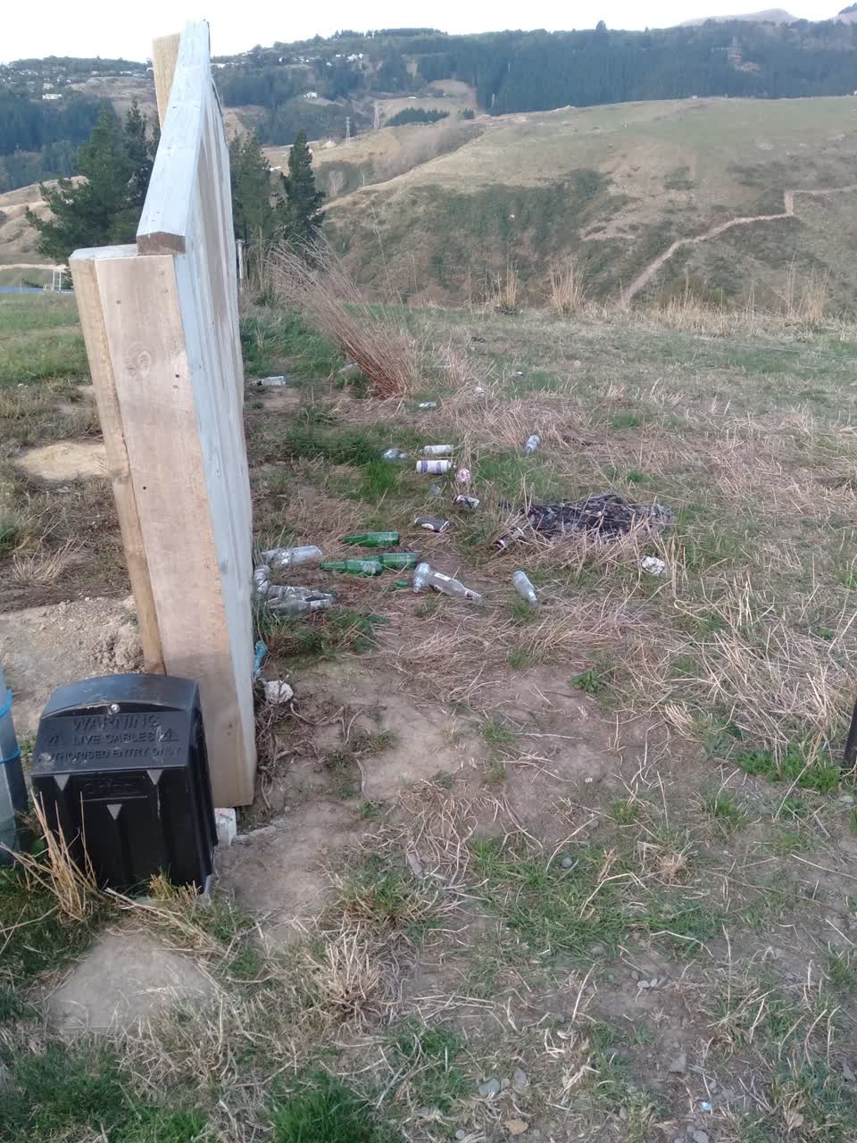 The photograph attached to this rubbish/recycling report