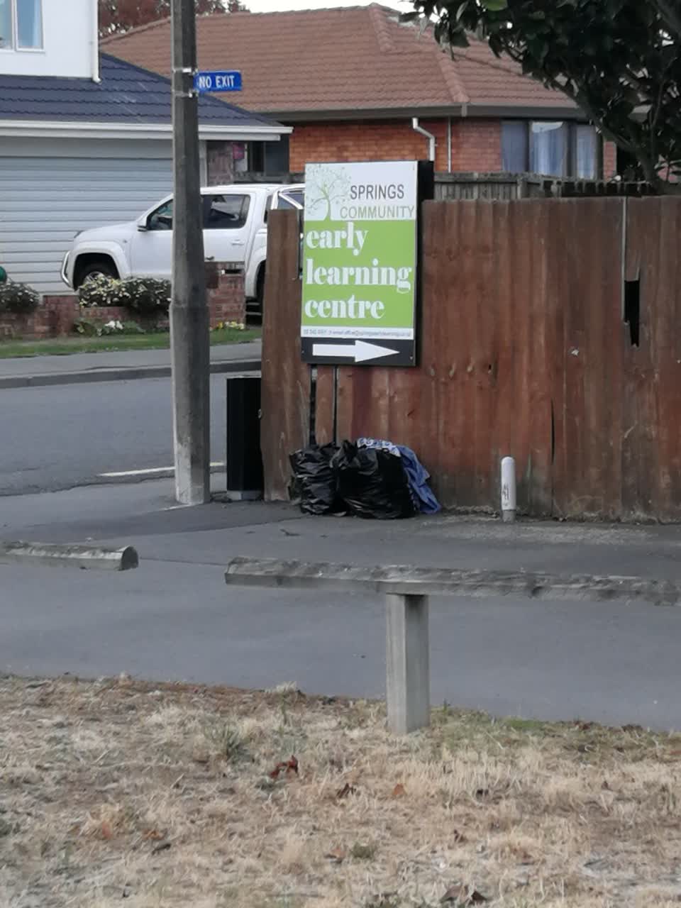 The photograph attached to this rubbish/recycling report