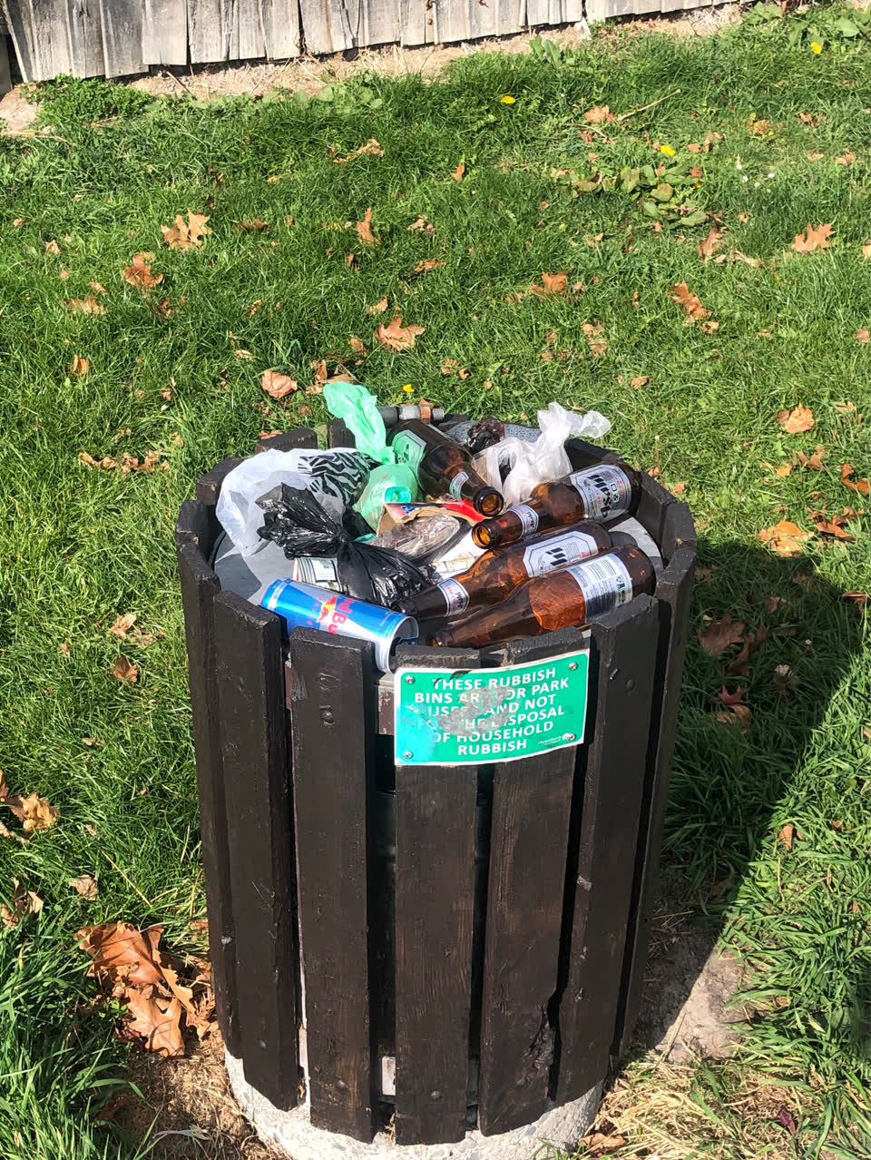 The photograph attached to this rubbish/recycling report
