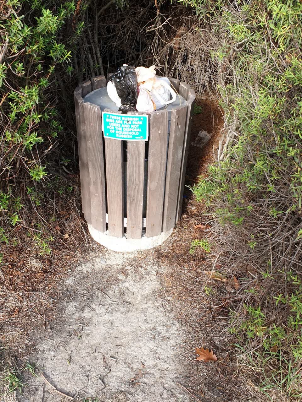 The photograph attached to this rubbish/recycling report