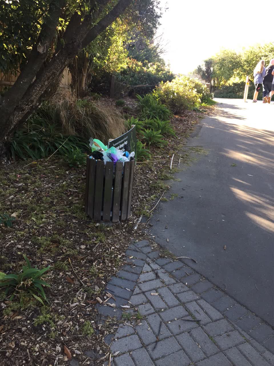 The photograph attached to this rubbish/recycling report