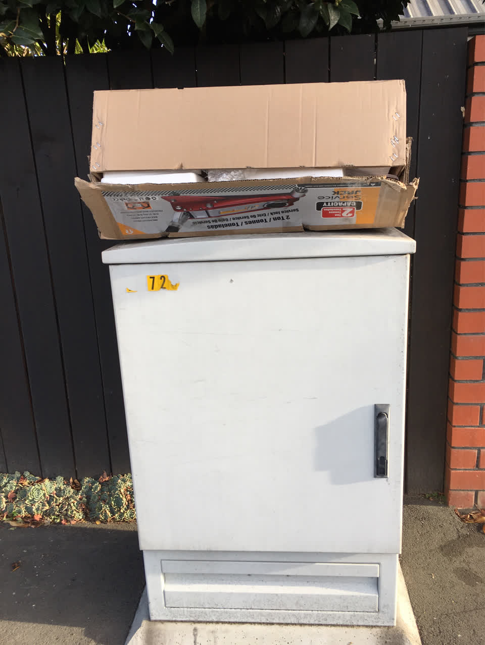 The photograph attached to this rubbish/recycling report