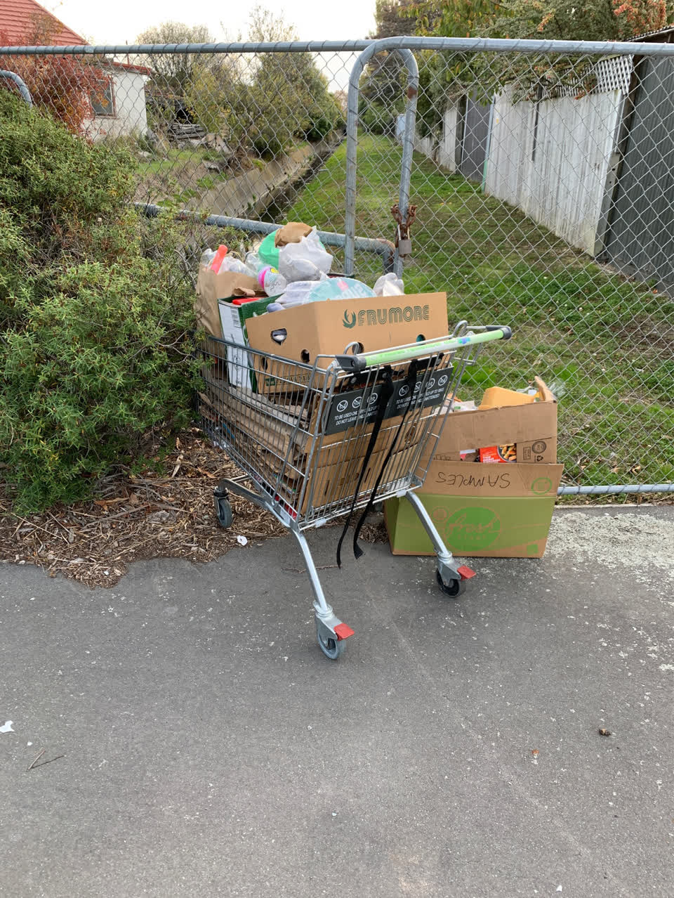 The photograph attached to this rubbish/recycling report