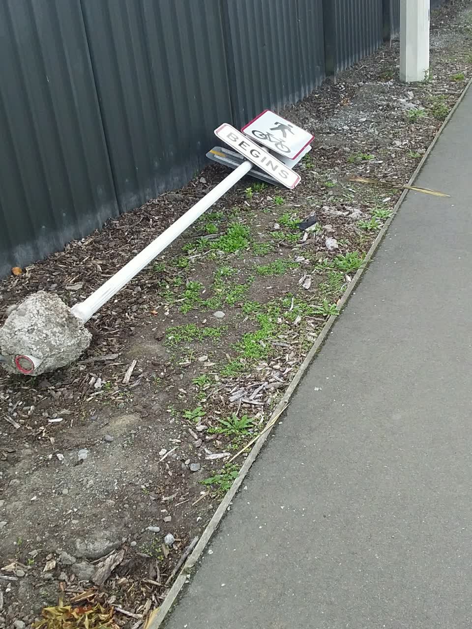 The photograph attached to this roading/streets report