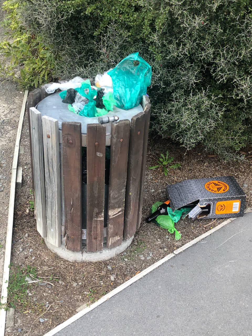 The photograph attached to this rubbish/recycling report
