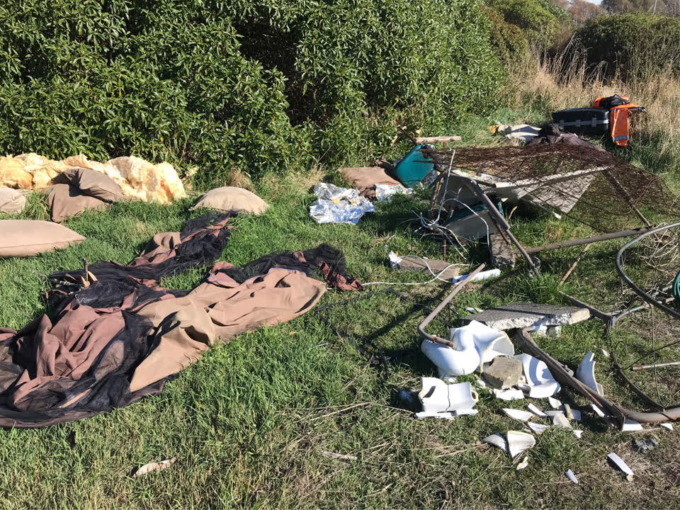 The photograph attached to this rubbish/recycling report