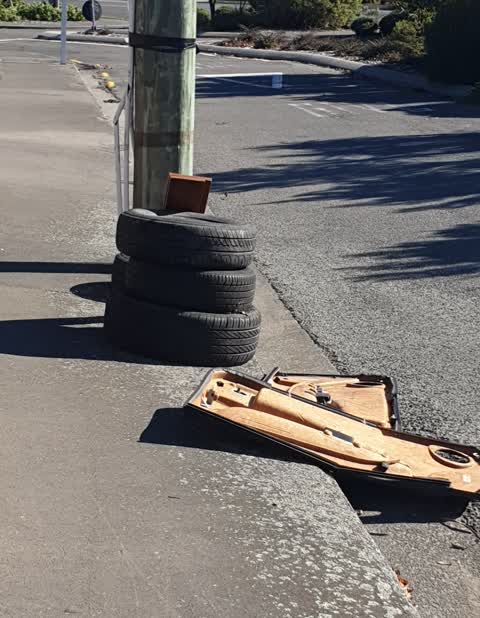 Rubbish/Recycling, a report photo