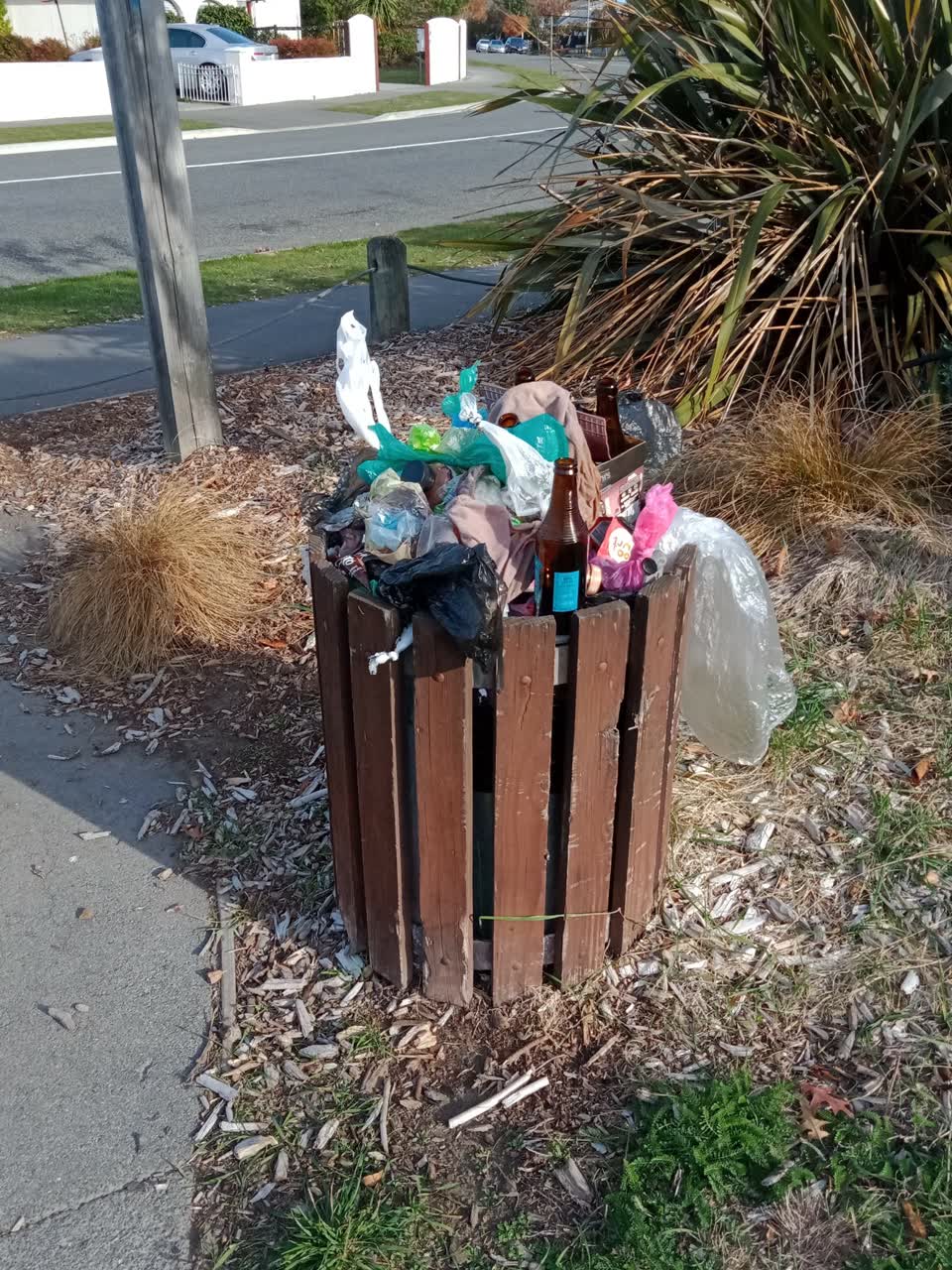 The photograph attached to this rubbish/recycling report