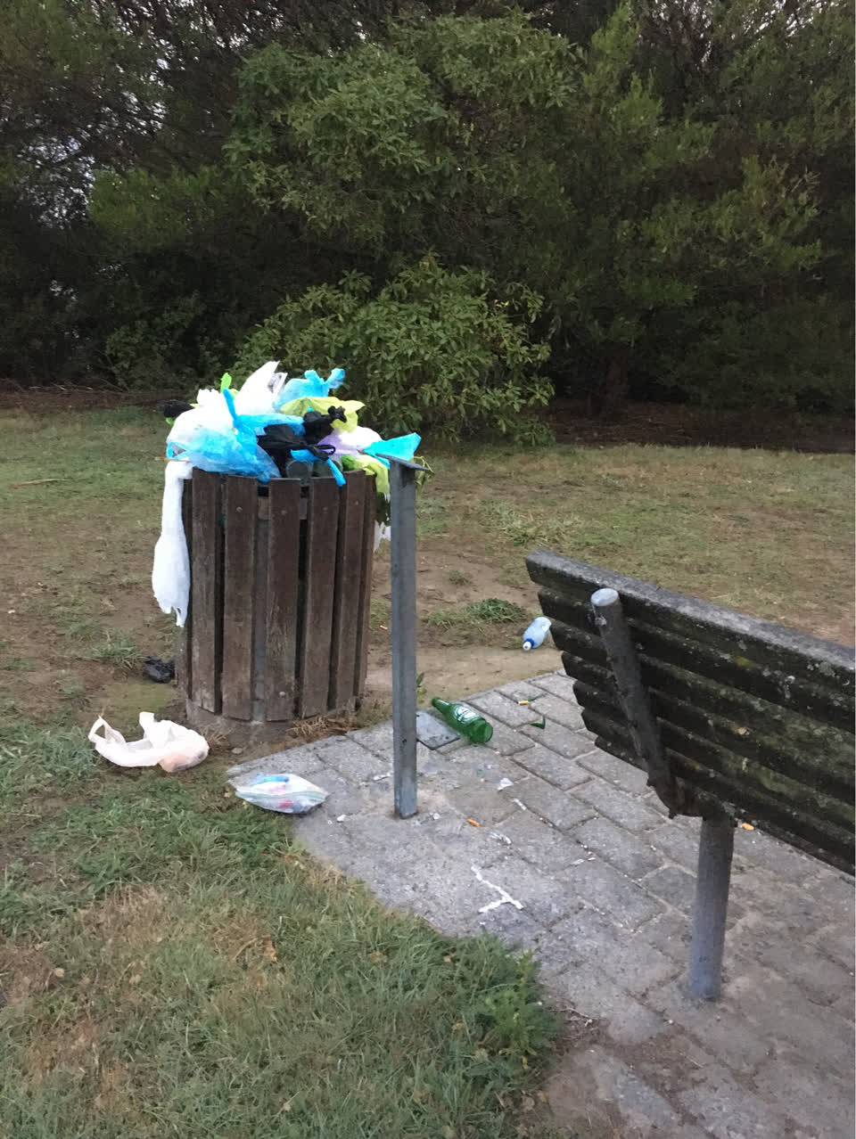 The photograph attached to this rubbish/recycling report