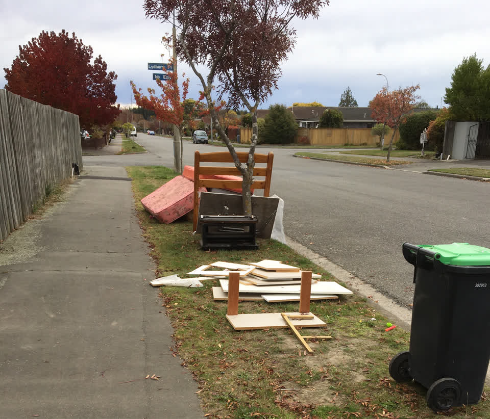 The photograph attached to this rubbish/recycling report