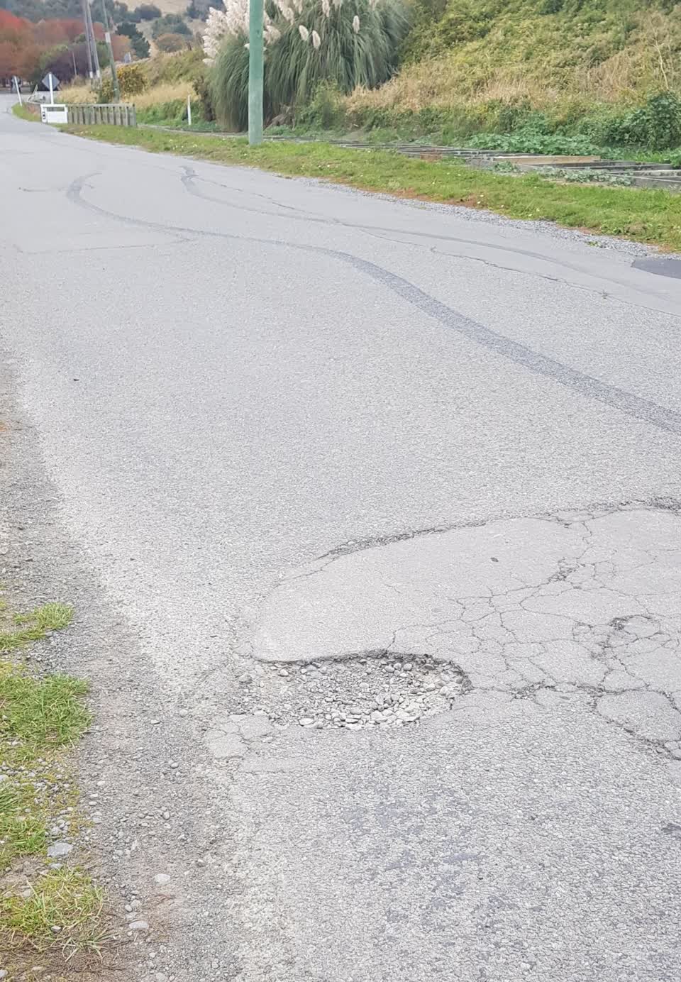 The photograph attached to this roading/streets report