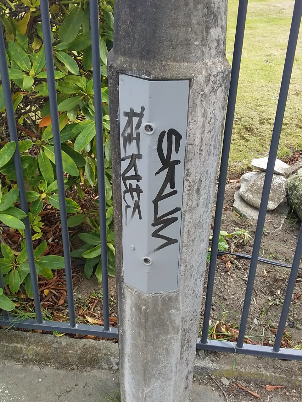 The photograph attached to this graffiti report